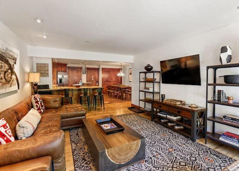 Apartment 3 Bedroom Premier Vacation In Heart Of Downtown - Walk To Gondola!